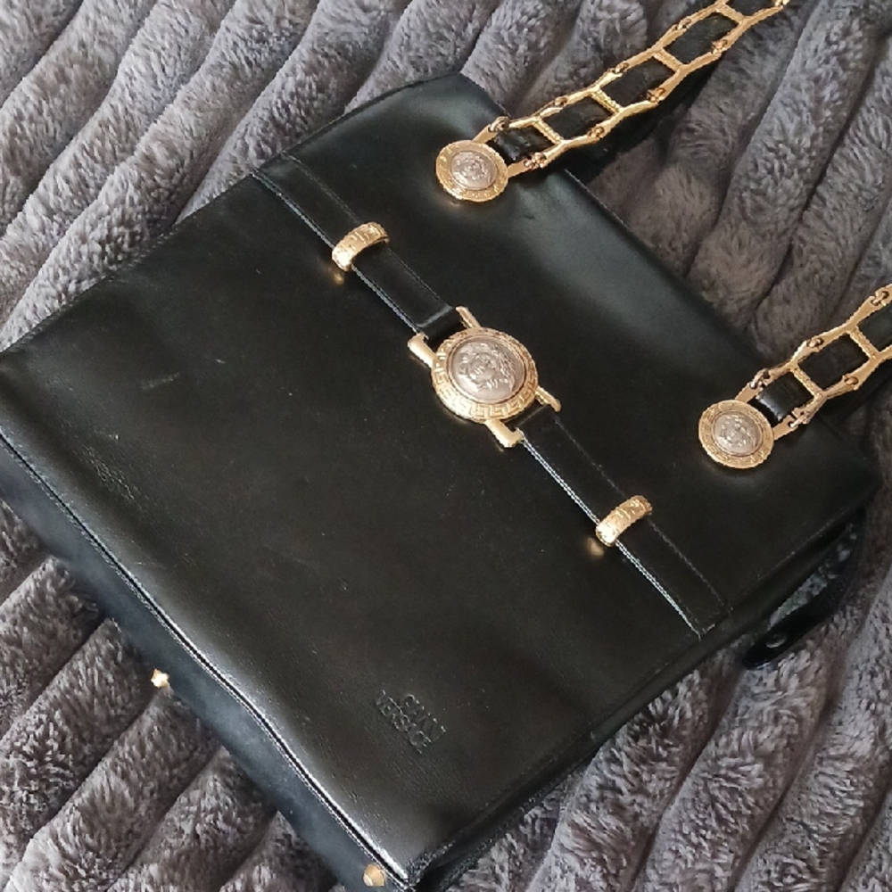 Gianni Versace VINTAGE 1990s Elegant Black Shoulder Bag with Gold MEDUSA Accents